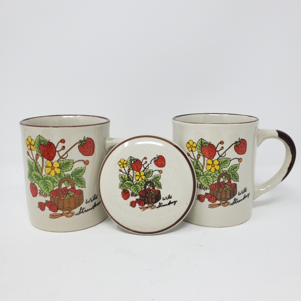 VTG Wild Strawberry Speckled Stoneware Mugs, with Coaster